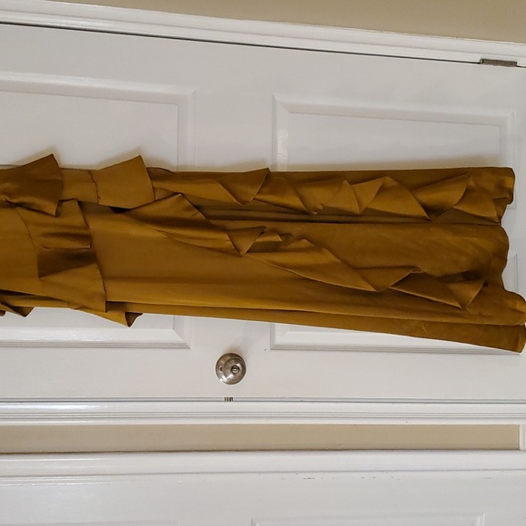 Amur Pearl gorgeous gown NWOT - Picture 10 of 13